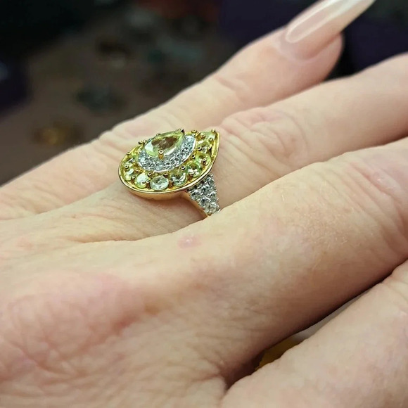 *RARE* Yellow-Green Chrysoberyl & Zircon Double Halo Ring. - Picture 7 of 11